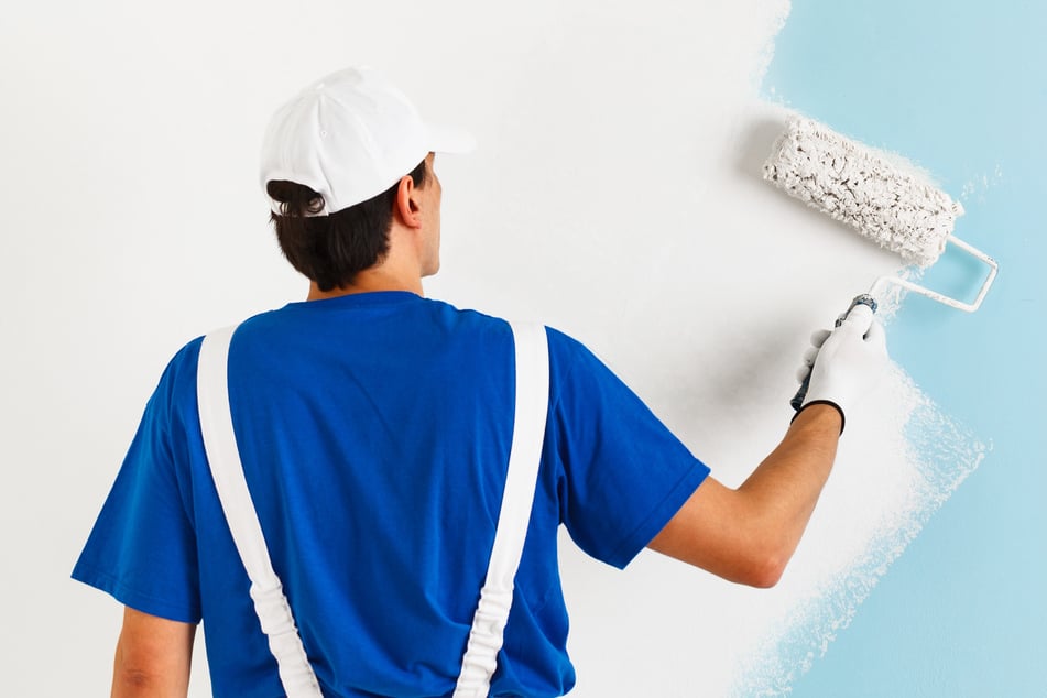 Wenn man Wände oder Häuser mit dem "Ultra-weiß" streicht, kann man sich theoretisch die Klimaanlage sparen. (Symbolbild)