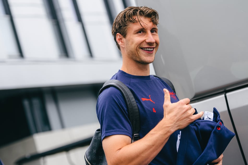 Gut gelaunt machte sich Willi Orban (33) am Samstag mit seinen Mannschaftskollegen Richtung Leipziger Flughafen auf.