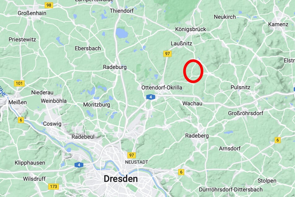 Auf der K9253 zwischen den Ortsteilen Lomnitz (Wachau) und Höckendorf (Laußnitz) geschah der Unfall in der Nacht zum 17. Juli.
