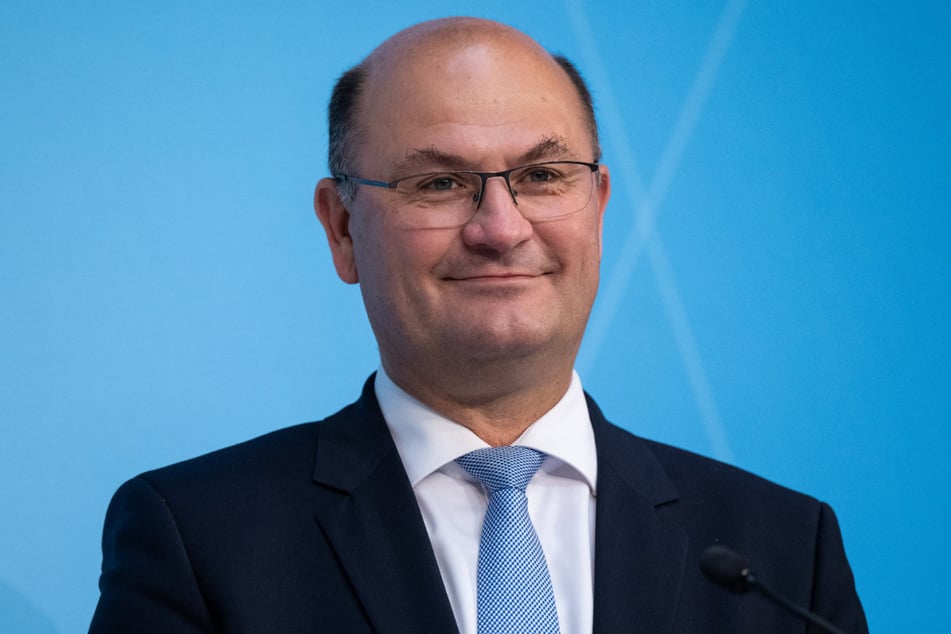 Bayerns Finanzminister Albert Füracker (57, CSU) hofft 2026 auf ein leichtes Steuerplus.