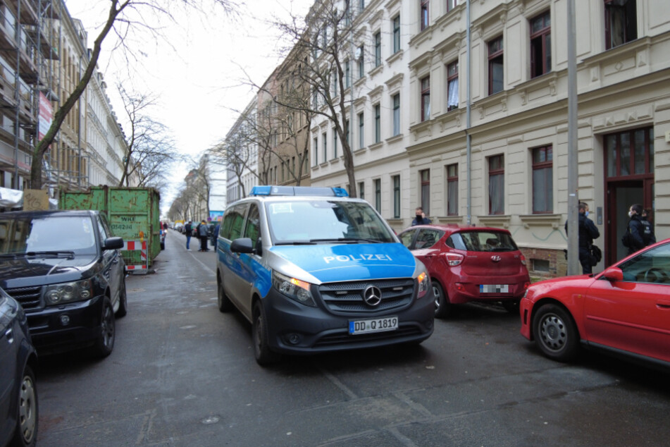 Genaue Erkenntnisse zur Brandursache liegen derzeit noch nicht vor. Die Spurensicherung ist jedoch bereits vor Ort.
