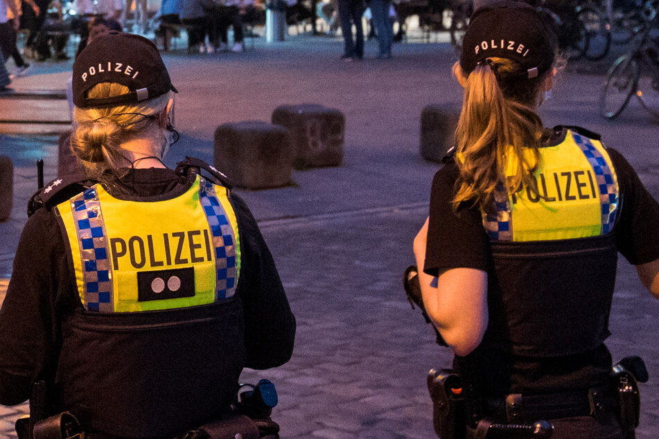 Die Polizei hatte in der Nacht zu Sonntag alle Hände voll zu tun. (Symbolbild)