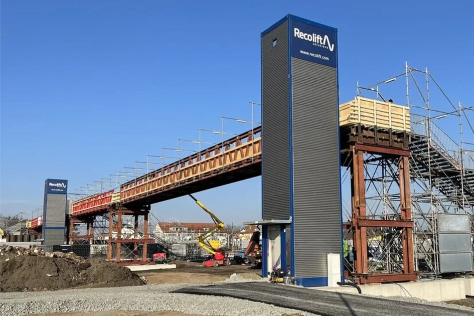 Nach einer Havarie wollen die Leipziger Verkehrsbetriebe die Gleise an der Georg-Schwarz-Brücke instand setzen lassen.