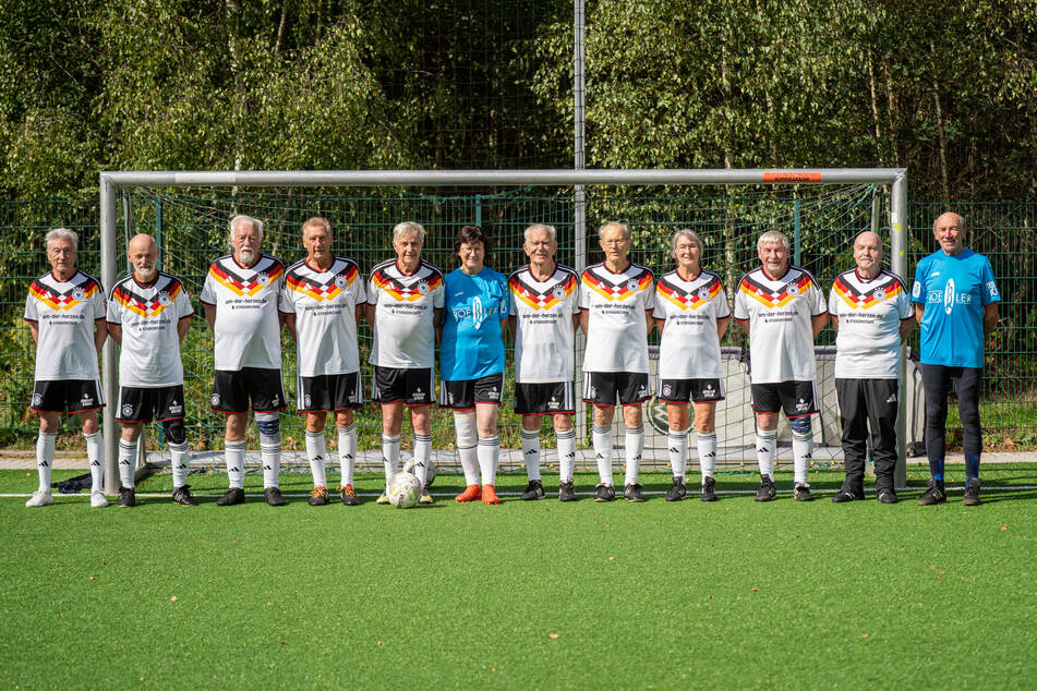 Die deutsche Ü80-Fußball-Nationalmannschaft ist Weltmeister.