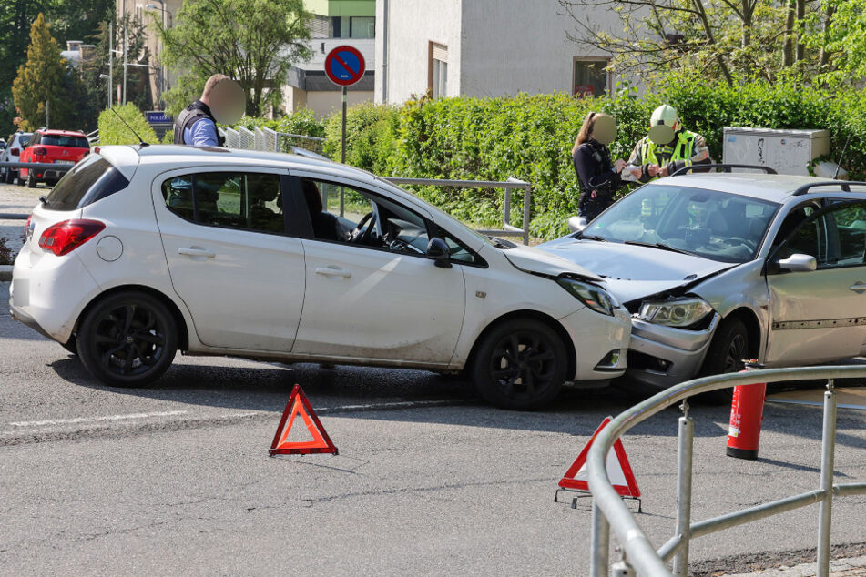 Kreuzungs-Crash im Landkreis Zwickau: Straße gesperrt