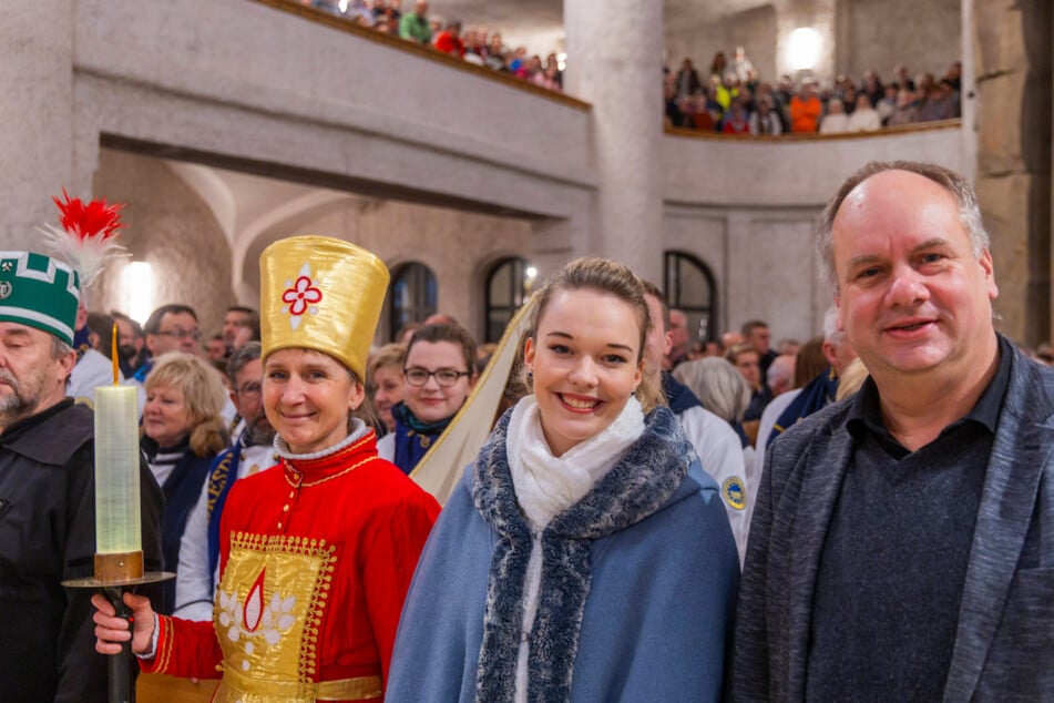 Gemeinsam mit Oberbürgermeister Dirk Hilbert (54, FDP) feierte Johanna in der Kreuzkirche die Eröffnung des 591. Striezelmarkts.