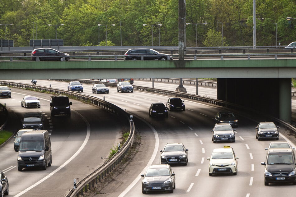 Ein 30-Jähriger hat mehrere Steine auf die Stadtautobahn A100 geworfen. (Archivbild)
