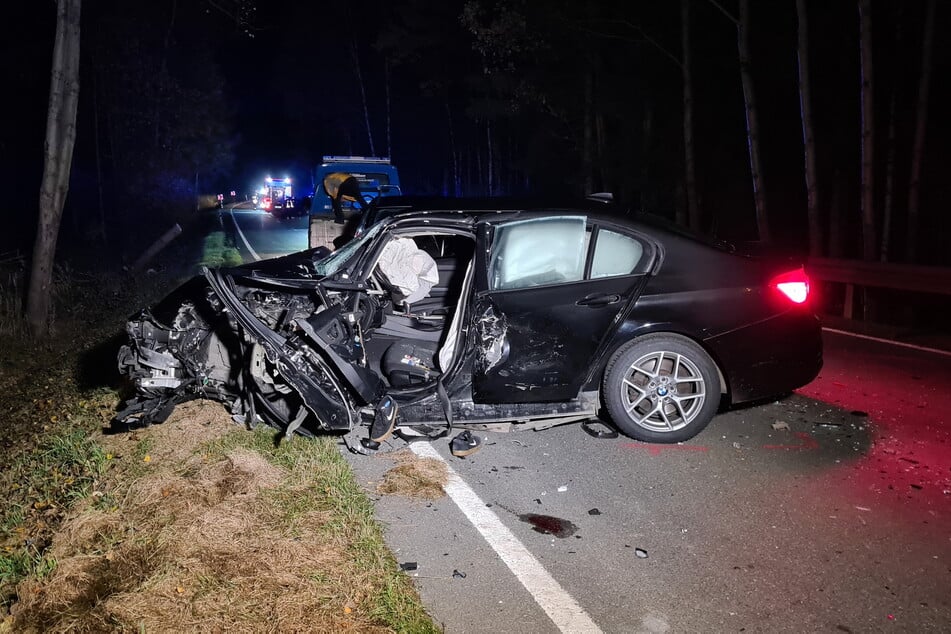 Der Fahrer des BMW verstarb noch an der Unfallstelle.
