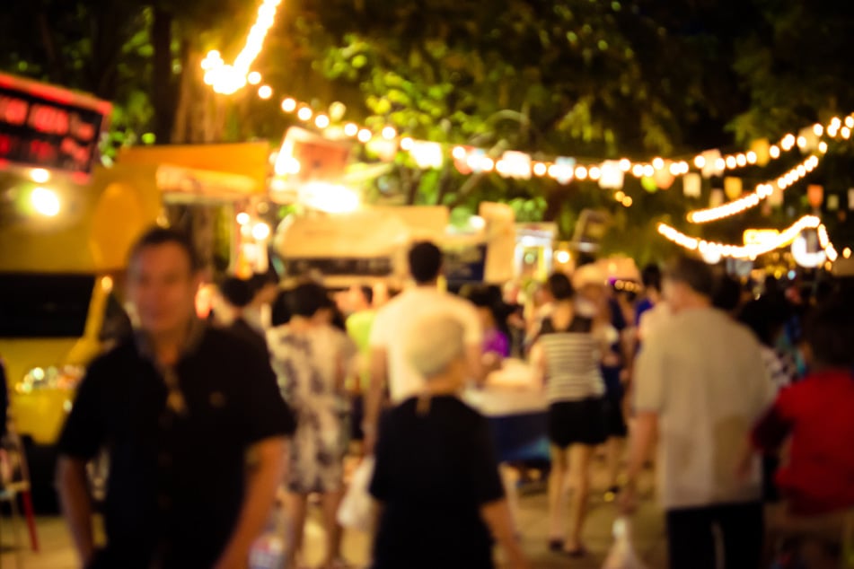 Auf einem Straßenfest in Oberbayern wurde eine Frau wohl mit einer Nadel angegriffen. (Symbolbild)