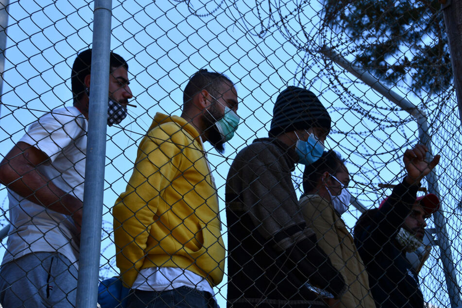 Migranten in einem Flüchtlingscamp am Hafen von Vathy auf der griechischen Insel Samos.