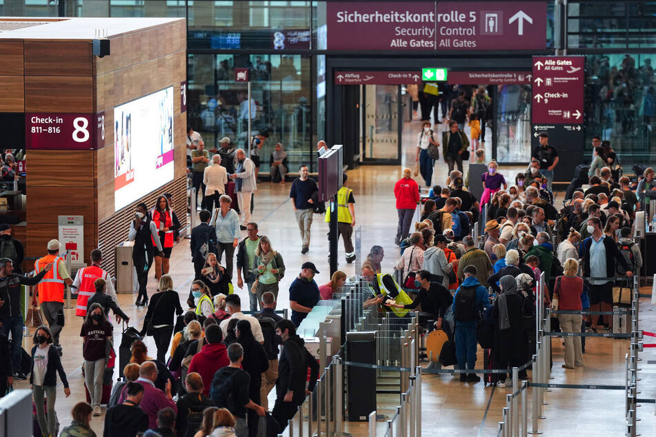 Wieder Chaos am BER? Knapp 300.000 Passagiere am Einheits-Wochenende erwartet