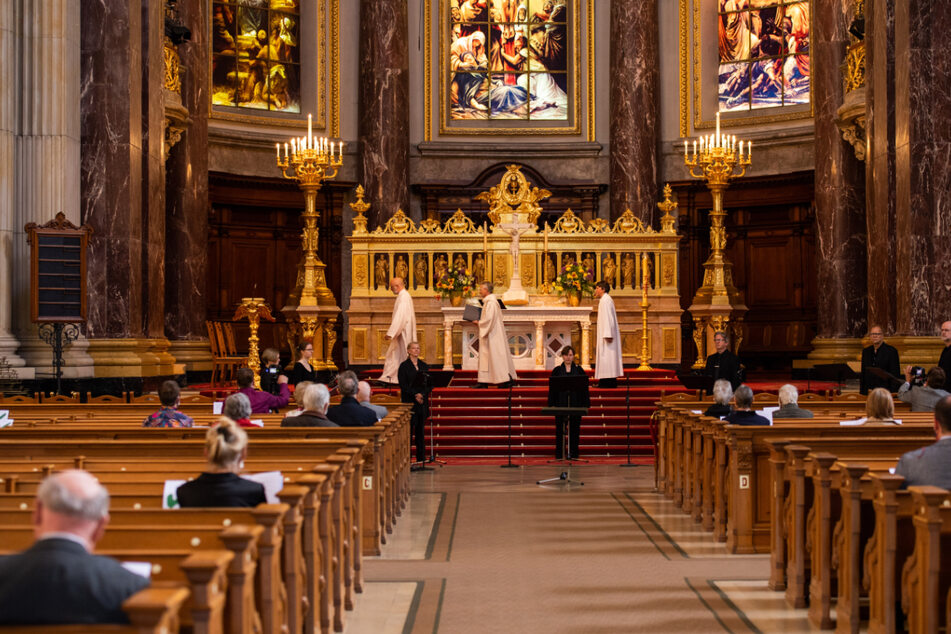 In extremen Corona-Hotspots in Württemberg dürfen bald nur noch Geimpfte und Genesene Präsenzgottesdienste in evangelischen Kirchen besuchen. (Symbolbild)