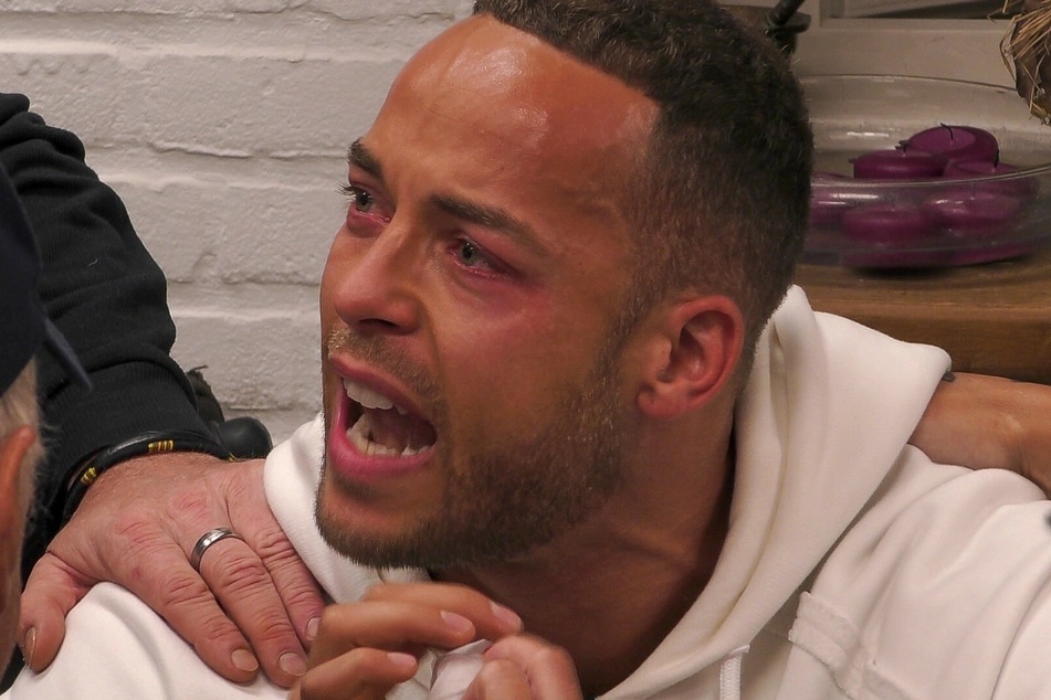 Bei Ex-Bachelor Andrej Mangold (33) kullerten nach der Spuck-Attacke die Tränen.