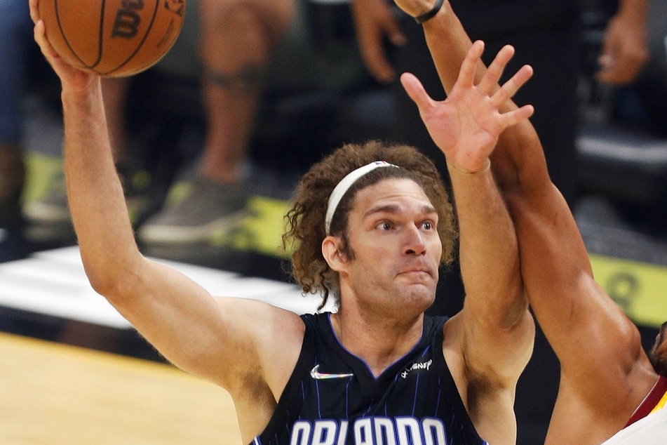 Robin Lopez led Orlando with 20 points on Saturday night.