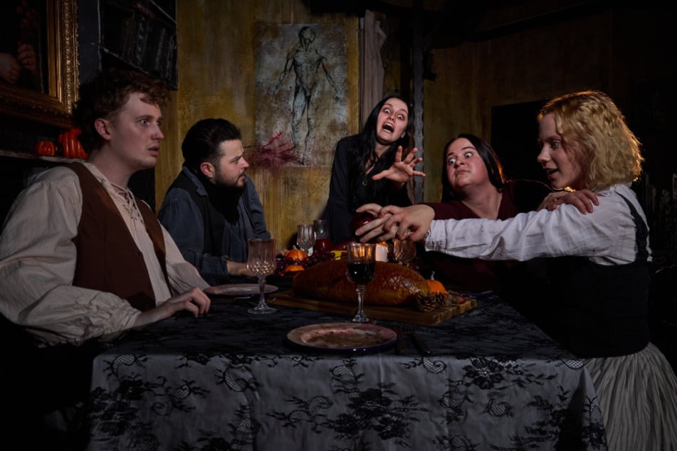 Mit dem Halloween-Stück bringt das Stationstheater die Geschichte keltischer Mythen und der Hamburger Cholera-Epidemie auf die Bühne.