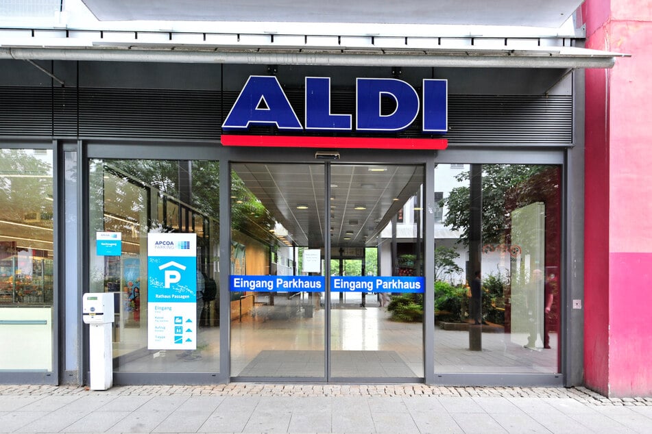 ALDI baut in der Chemnitzer Innenstadt eine neue Filiale gegenüber der Zentralhaltestelle. Was mit der Filiale Am Wall passiert, ist noch nicht entschieden.