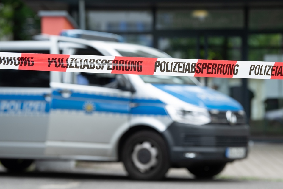 In Halle gerieten am Dienstag drei junge Männer aneinander. Nun ermittelt die Polizei. (Symbolbild)