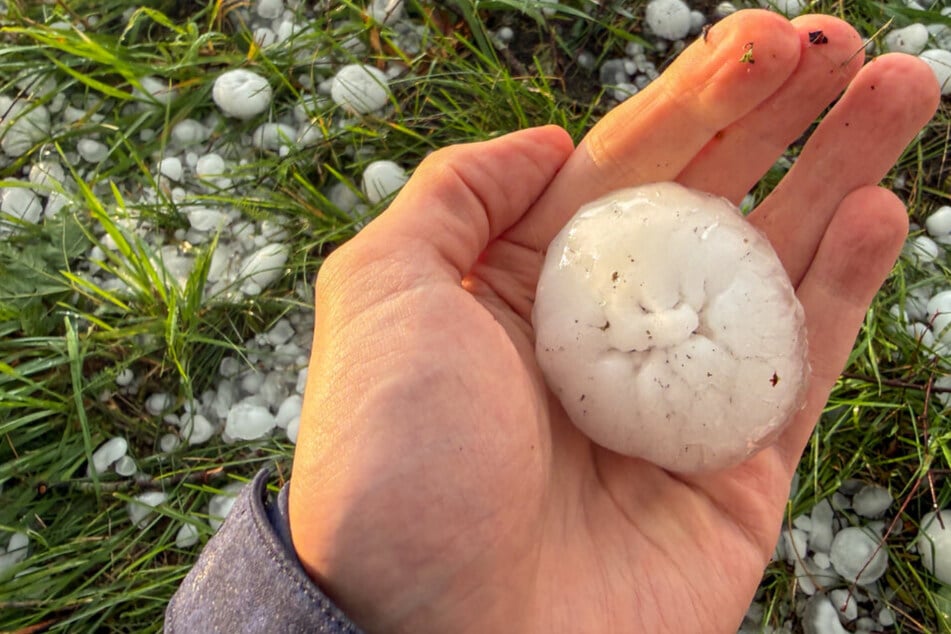 Schon wieder! Starkregen und Hagel erwartet: Unwetter rollen auf den Norden zu