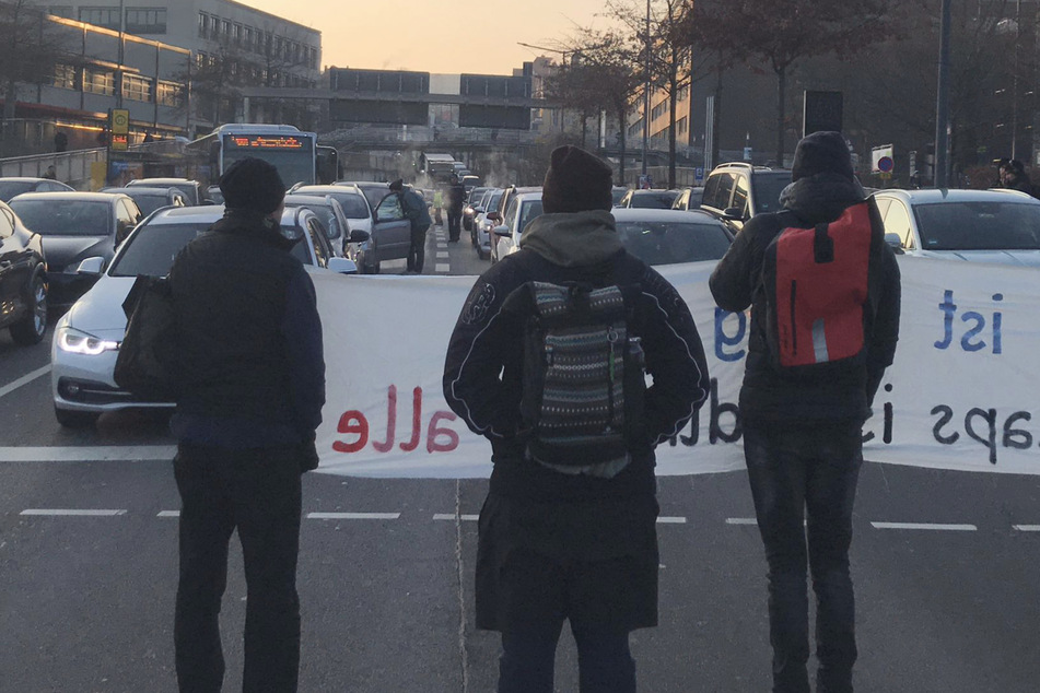 Klimaschützer legen Verkehr im Süden Dresdens lahm
