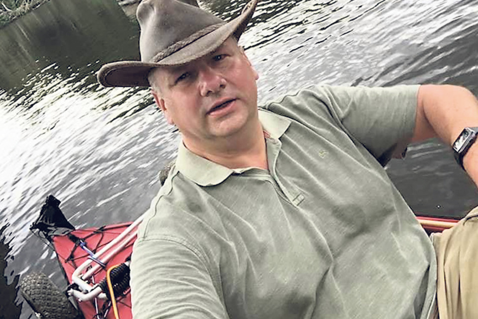 Zünftig mit Crocodile-Dundee-Hut: OB Dirk Hilbert (48) paddelt knapp zwei Wochen allein durch märkische Gewässer.