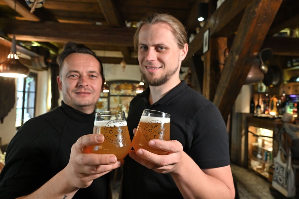 Kellerhaus-Chef Tobias Gust (47) und Paul Görner (35) laden zur Craft-Beer-Verkostung ein.