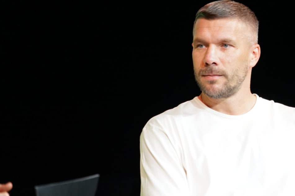 Statt Profifußball: Lukas Podolski macht jetzt Stadion-Wurst, Döner und Co - "Gefressen wird immer!"