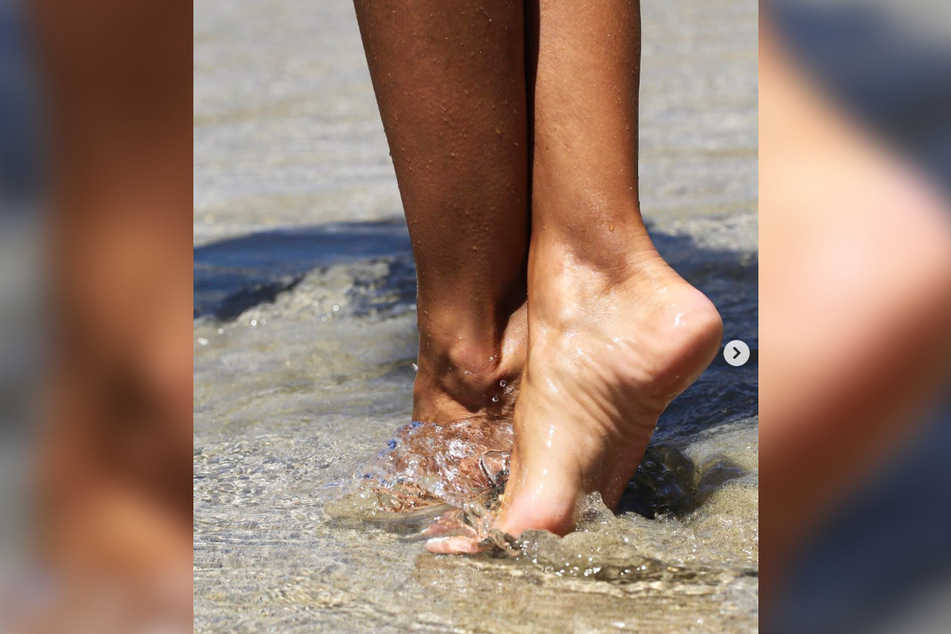 Süßes Strandleben: Mit diesem Foto erinnerte sich Model Izabel Goulart auf Instagram an ihren offenbar zuvor beendeten Mykonos-Urlaub.