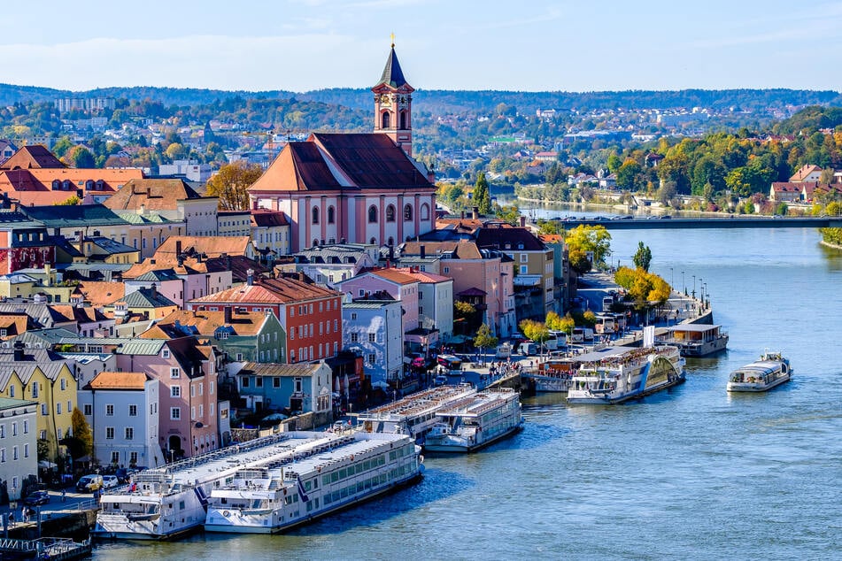 Die Donau in Passau. Der enorme Schiffsverkehr auf dem Fluss stellt für den Extremsportler eine besondere Herausforderung dar.
