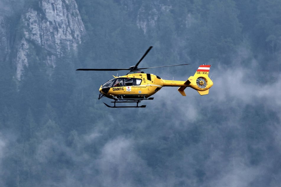 Im Landkreis Berchtesgadener Land mussten am Freitag gleich mehrere Hubschrauber nach verunglückten Frauen suchen.