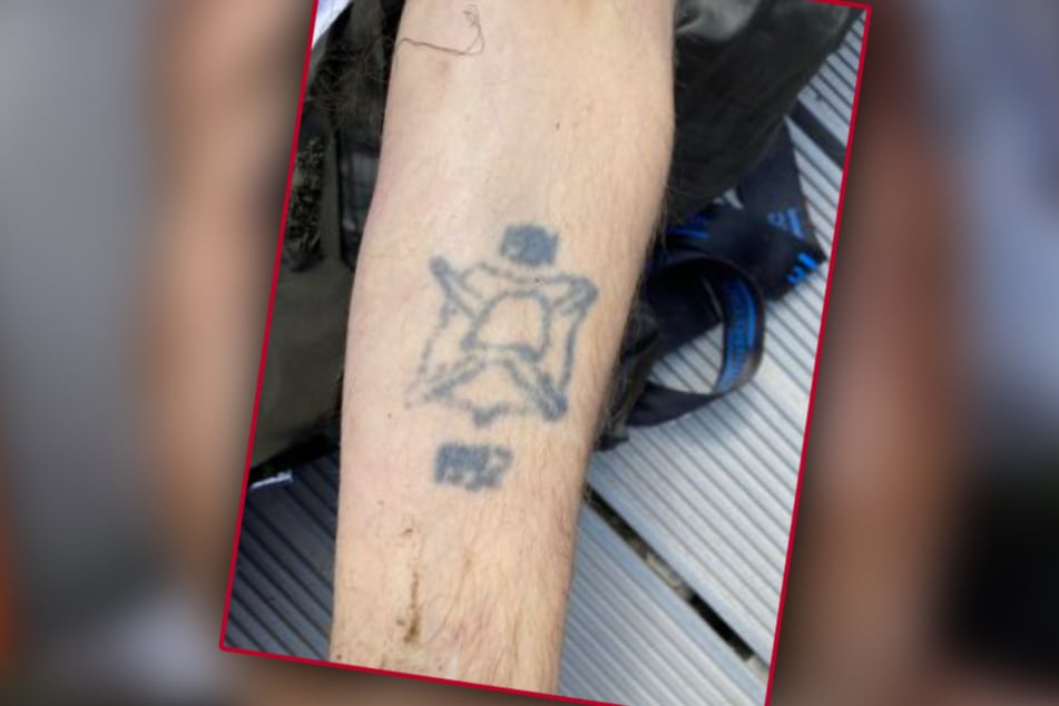 Der Tote hatte eine Tätowierung am rechten Unterarm.