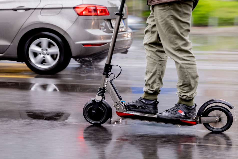 Die Chemnitzer Polizei hat in der Nacht zu Samstag einen betrunkenen E-Scooter-Fahrer erwischt. (Symbolbild)