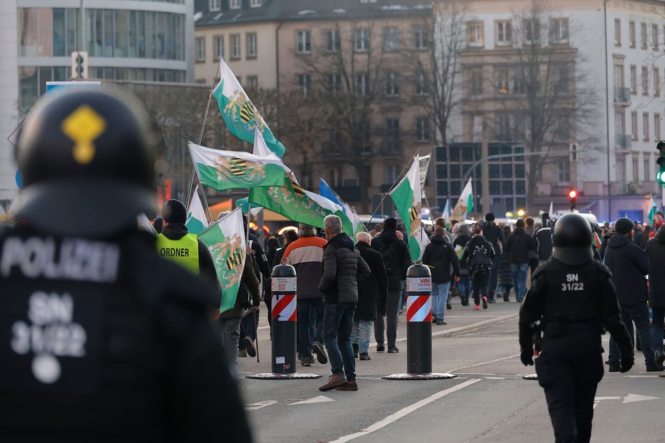 Auch die rechtsextremen "Freien Sachsen" beteiligten sich am Protest.