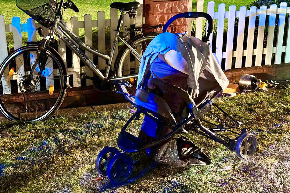 Die 59-Jährige ist mit ihrem Enkel im Kinderwagen unterwegs gewesen.