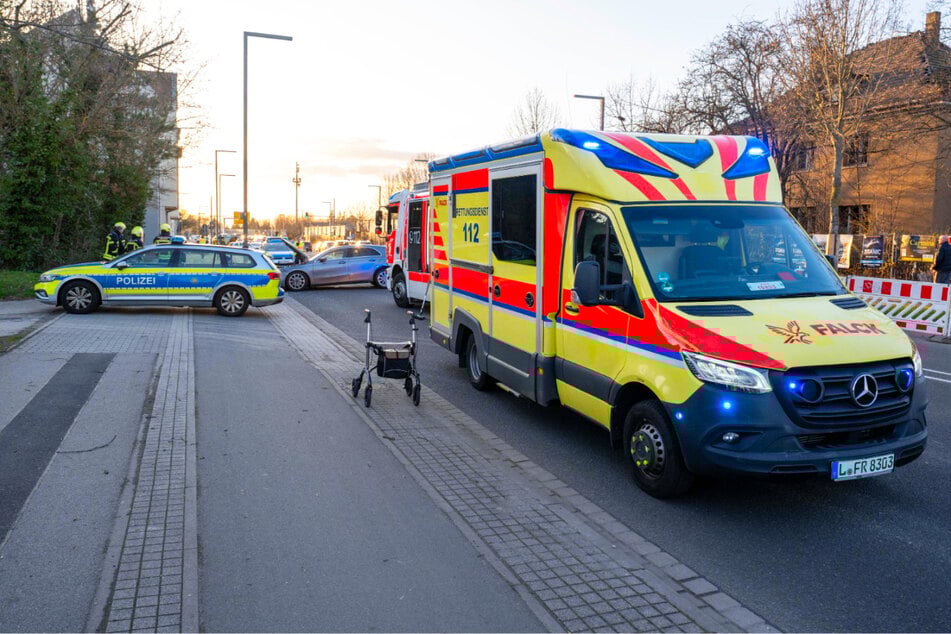 Eine ältere Frau soll am Steuer des Wagens gesessen haben.