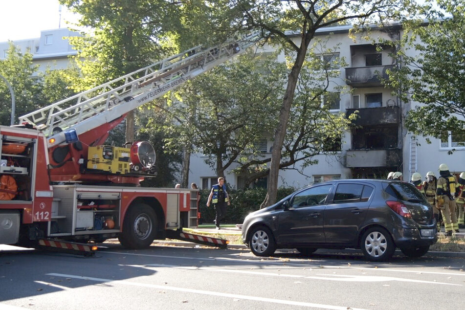 Der Brand in Bremen-Neustadt zog mehrere Wohnungen in Mitleidenschaft.