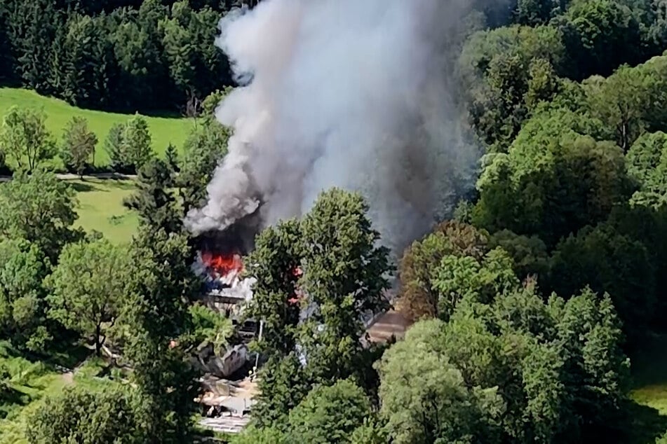 Die dunkle Rauchwolke war kilometerweit zu sehen.