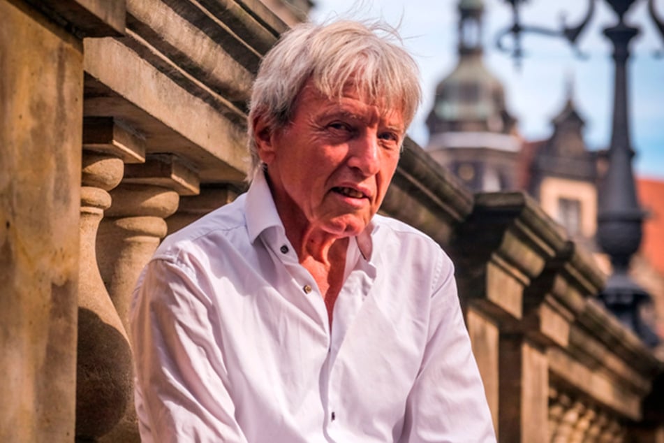 Journalist & Autor Uwe Garten (75) freut sich vor allem über die Unterstützung der Volksbank Pirna, ohne die sein Buch nicht herausgegeben hätte werden können.