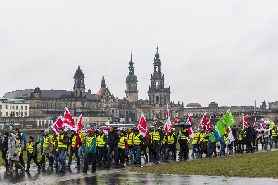 Bereits am 3. und 8. März gingen die Beschäftigten des ÖPNV in Dresden zum Warnstreik auf die Straße. Am kommenden Montag wird sich das wiederholen.