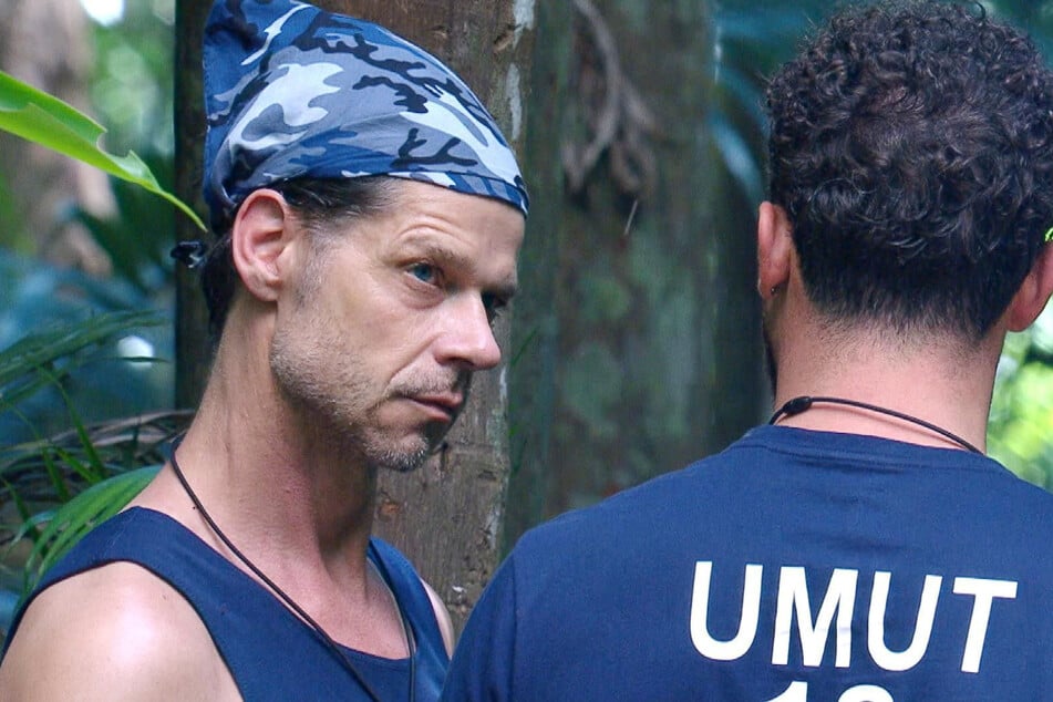 Im Gespräch mit Stephen Dürr (51, l.) sprach Umut von einem Trauma durch seinen Vater.