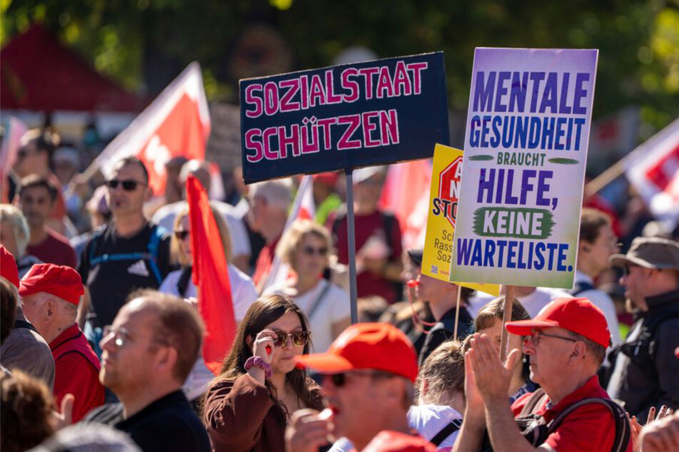 Mehr als 20.000 Menschen demonstrieren im Südwesten gegen Sozialabbau: "Weniger Rente, mehr Schikane"