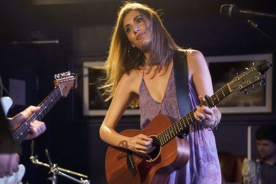 Die südafrikanische Singer-Songwriterin Carla Conrad (36) gibt ihr Debüt.