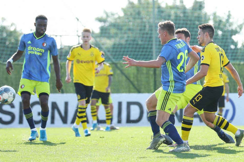 Chris Führich (hinten, 2.v.l.) durfte in Testspielen auch für die BVB-Profis ran.