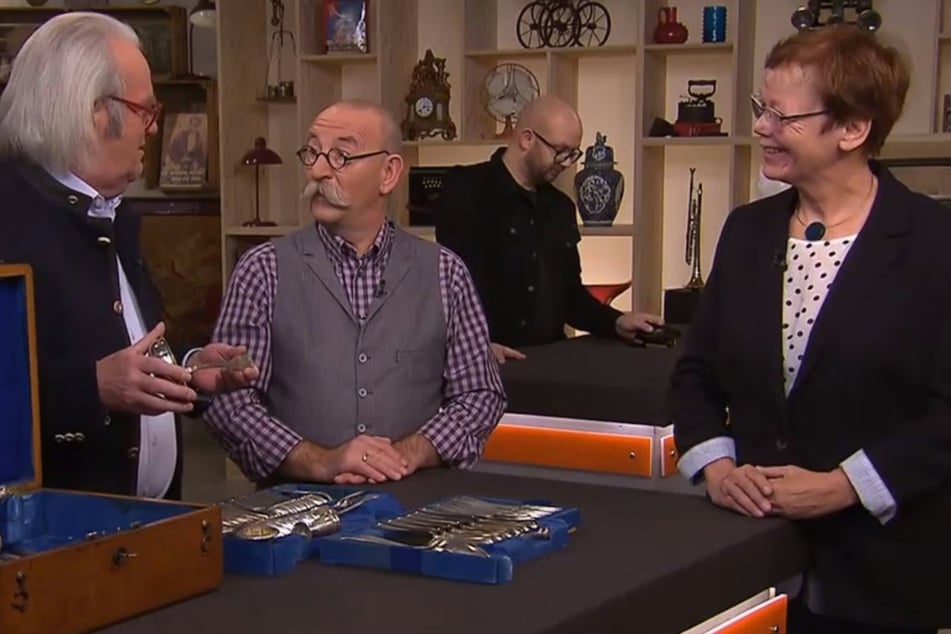 Gabriele Lindenberg (65) möchte ein Silberbesteck bei "Bares für Rares" verkaufen. Dieses wollte sie schon einschmelzen.
