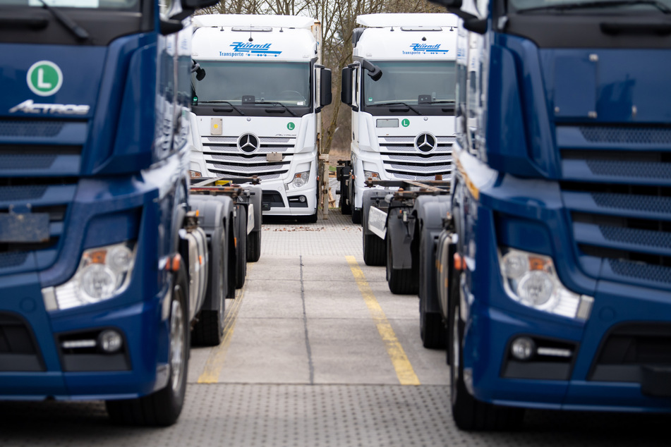 Aufgrund von etwa 100.000 fehlenden Lkw-Fahrern infolge des Ukraine-Kriegs steht die europäische Logistikbranche vor schwerwiegenden Problemen. (Symbolfoto)