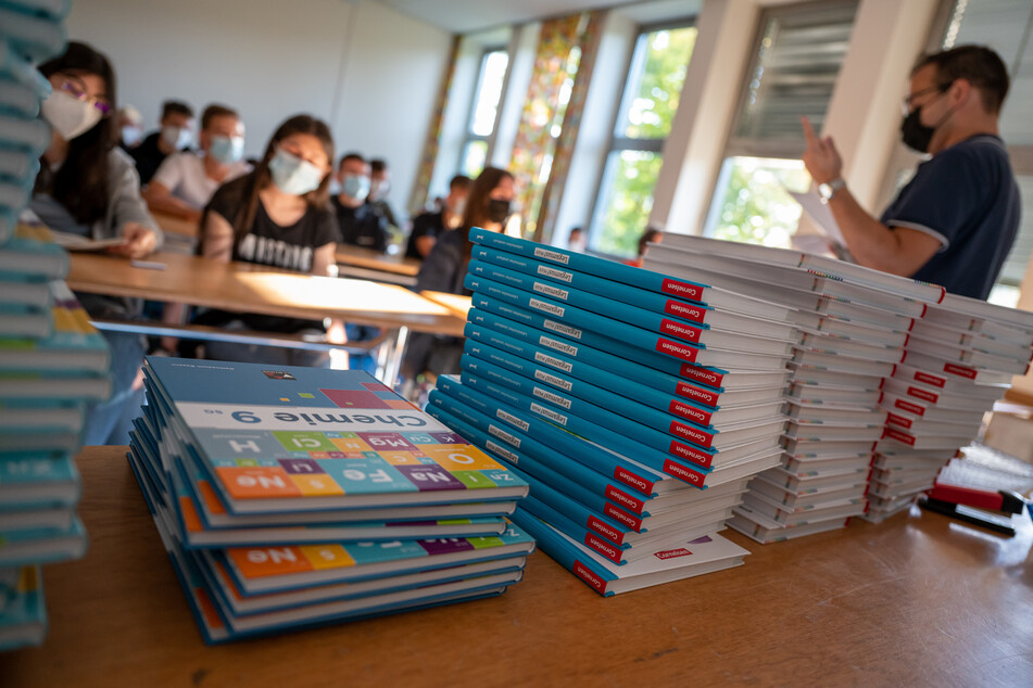Insgesamt wurden 252 NRW-Schulbücher aus verschiedenen Fächern in beiden Sekundarstufen auf ihre Inhalte geprüft.