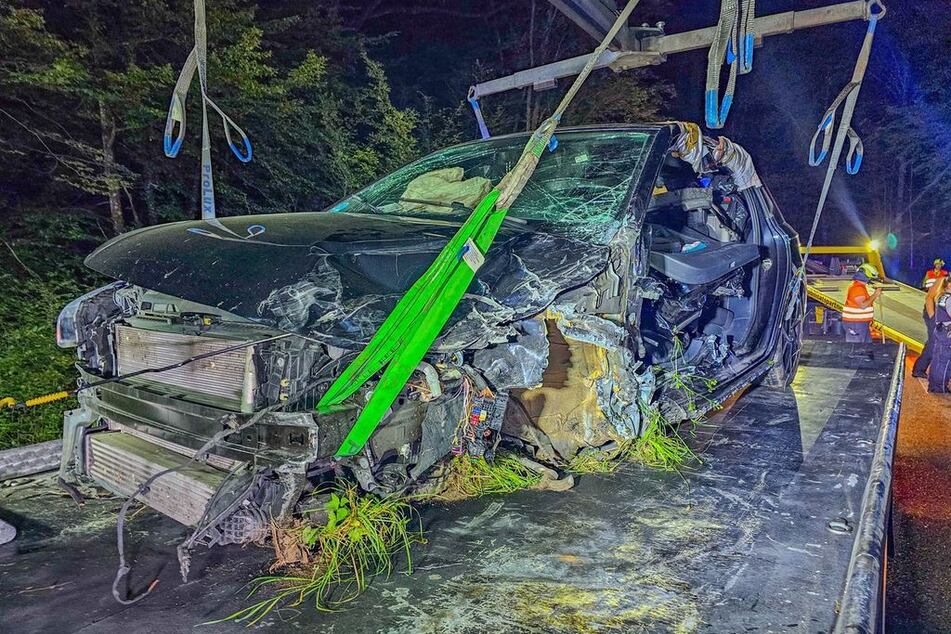 Der Wagen der Unfallverursacherin wurde am Abend abgeschleppt.