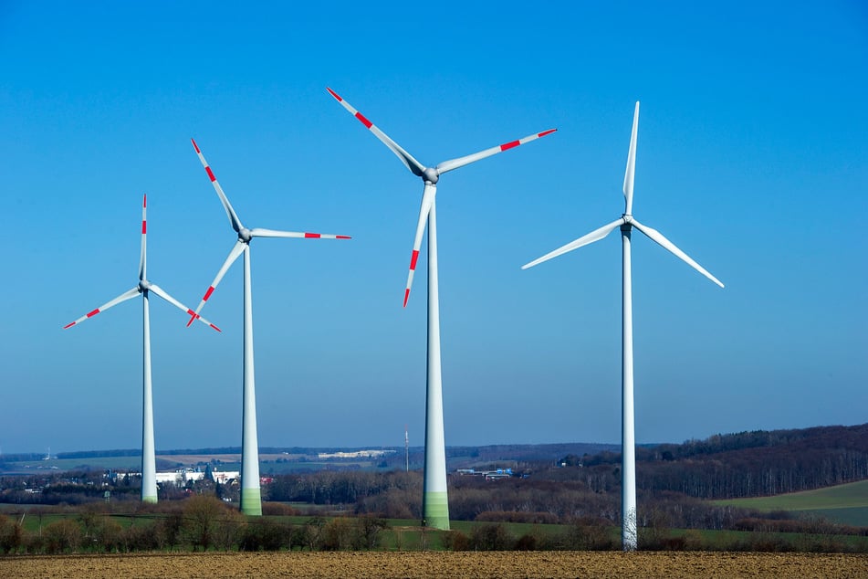 Nur ein laues Lüftchen: Gerade mal 13 Windräder sind im Vorjahr in Sachsen an den Start gegangen, moniert der Fachverband.