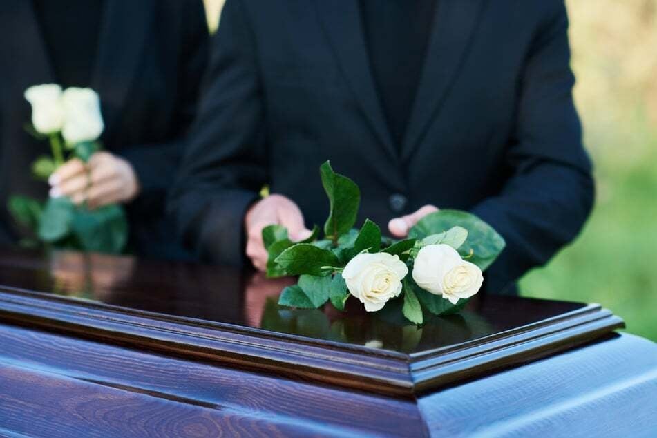 Während sich die Trauernden auf Beerdigungen aufhielten, wurde in Ansbach Anfang August in ihre Wohnungen eingebrochen. (Symbolbild)