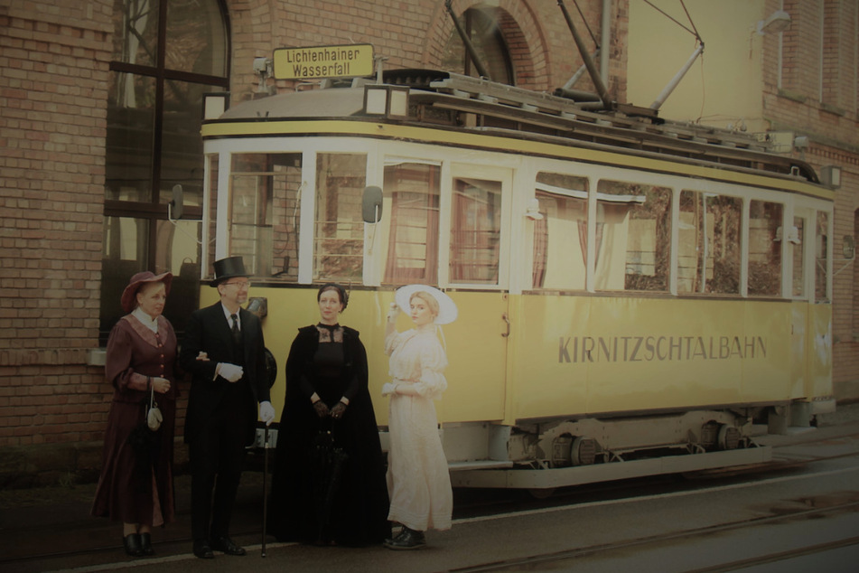 Wenn Ihr in diesem Dress-Code zum Jubiläum der Kirnitzschtalbahn erscheint, schenkt Euch die RVSOE eine freie Fahrt.