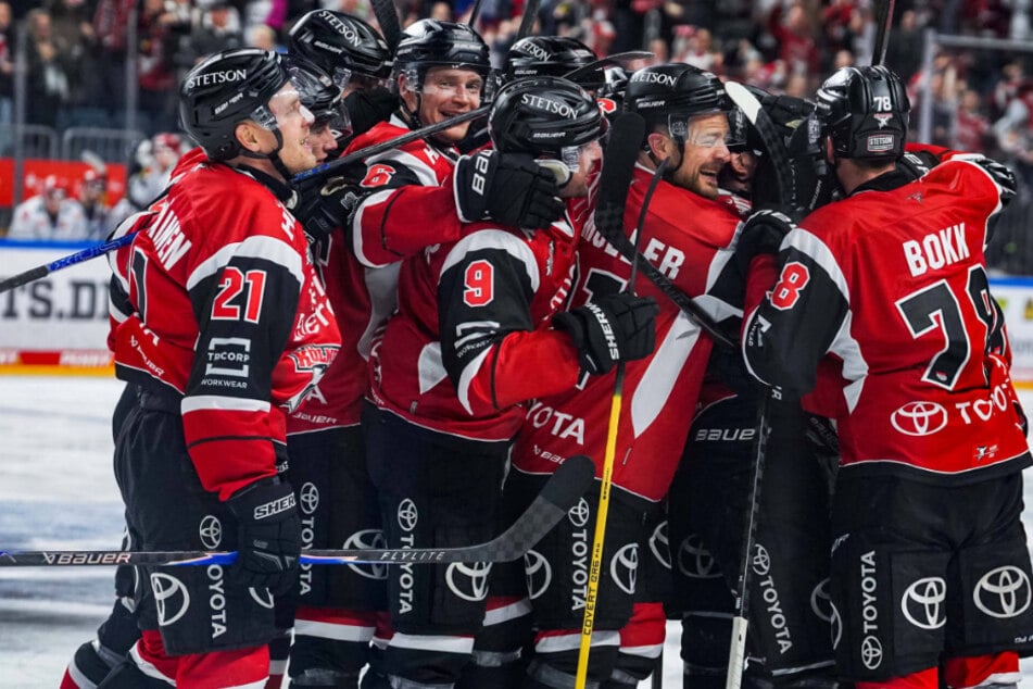 Die Kölner Haie stehen nach einem 4:0 in der Viertelfinal-Serie gegen Schwenningen im Halbfinale der DEL.